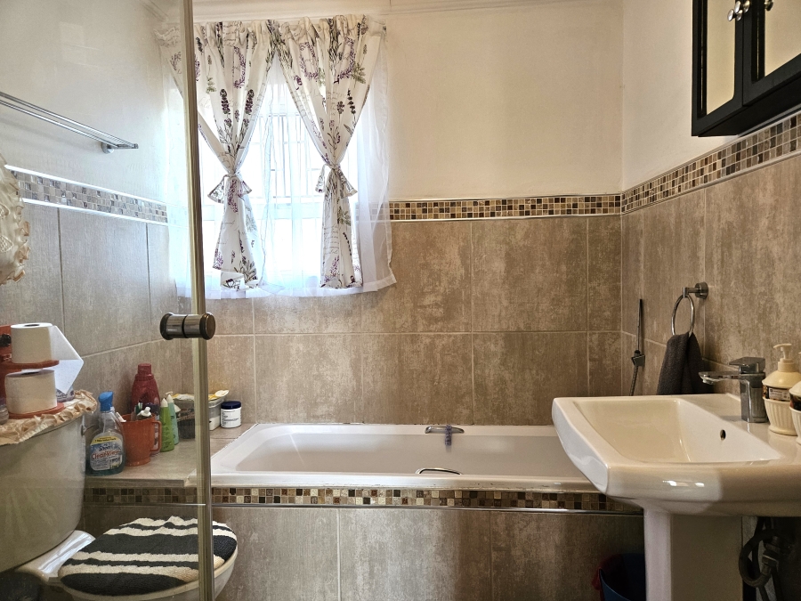 2 Bedroom Property for Sale in C Place Eastern Cape